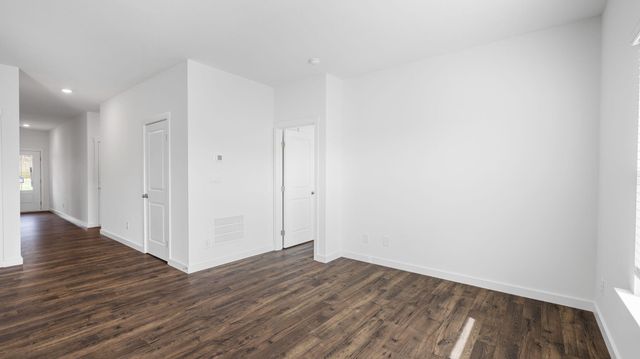 8477 Bright Water Dr, Ooltewah, TN 37363