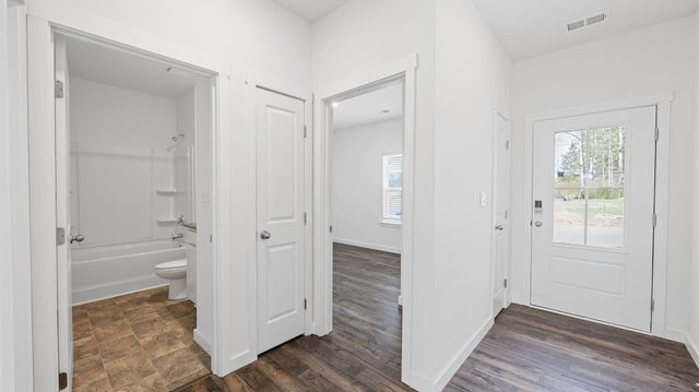 8477 Bright Water Dr, Ooltewah, TN 37363