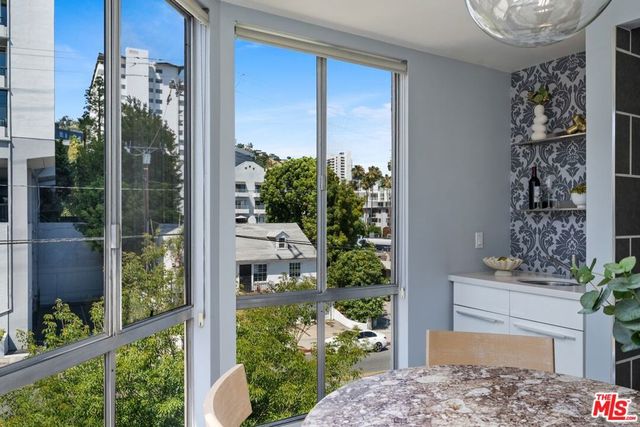 8530 HOLLOWAY Drive 311, West Hollywood, CA 90069