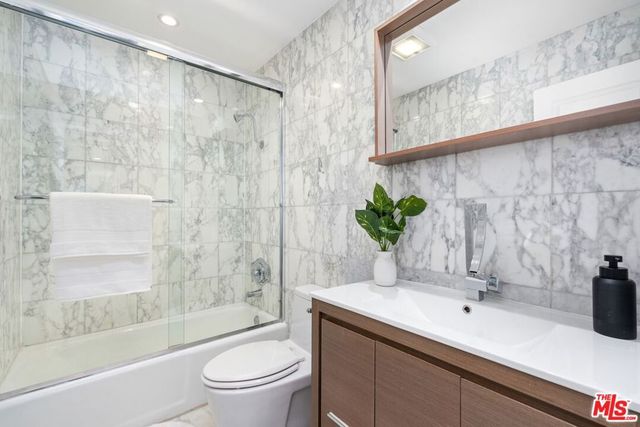 8530 HOLLOWAY Drive 311, West Hollywood, CA 90069