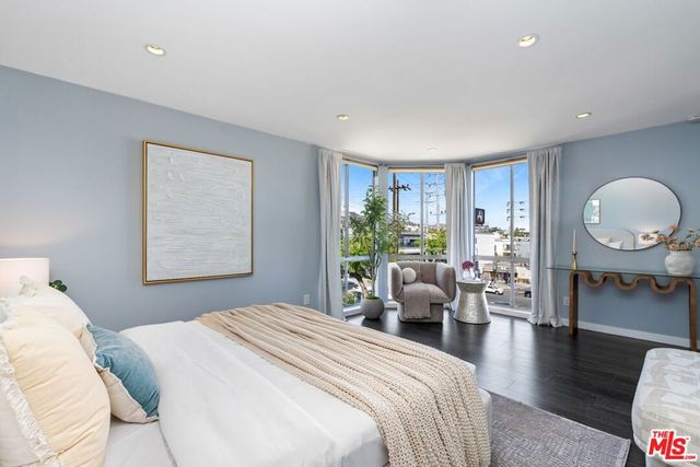 8530 HOLLOWAY Drive 311, West Hollywood, CA 90069