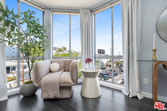 8530 HOLLOWAY Drive 311, West Hollywood, CA 90069