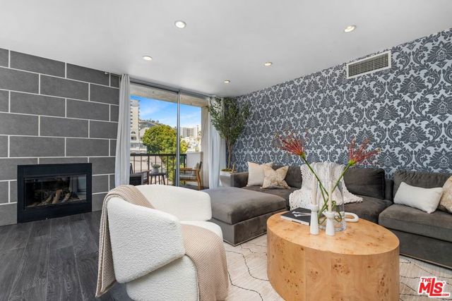 8530 HOLLOWAY Drive 311, West Hollywood, CA 90069