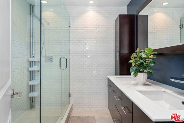 8530 HOLLOWAY Drive 311, West Hollywood, CA 90069