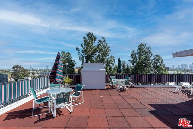 8530 HOLLOWAY Drive 311, West Hollywood, CA 90069