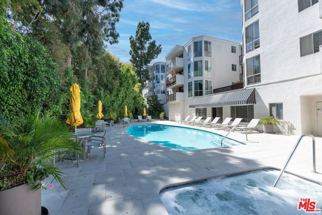 8530 HOLLOWAY Drive 311, West Hollywood, CA 90069
