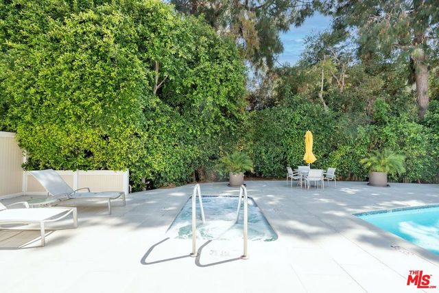 8530 HOLLOWAY Drive 311, West Hollywood, CA 90069