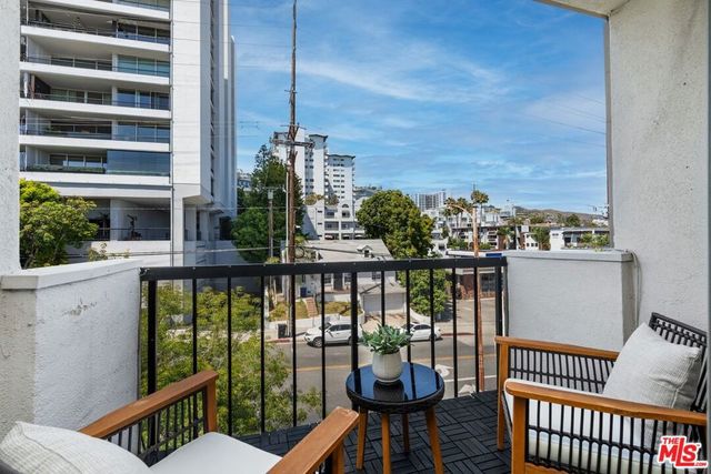 8530 HOLLOWAY Drive 311, West Hollywood, CA 90069