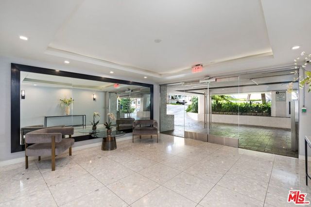 8530 HOLLOWAY Drive 311, West Hollywood, CA 90069