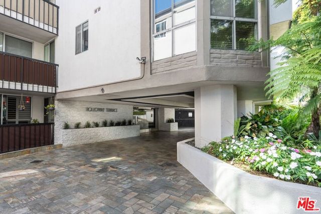 8530 HOLLOWAY Drive 311, West Hollywood, CA 90069