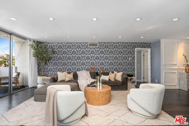 8530 HOLLOWAY Drive 311, West Hollywood, CA 90069