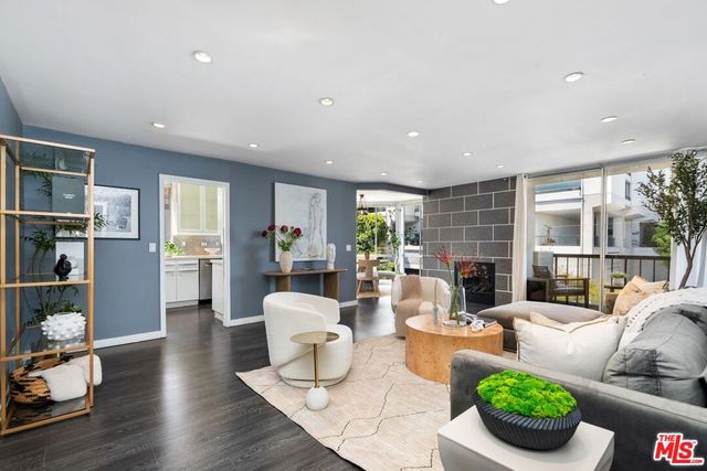 8530 HOLLOWAY Drive 311, West Hollywood, CA 90069