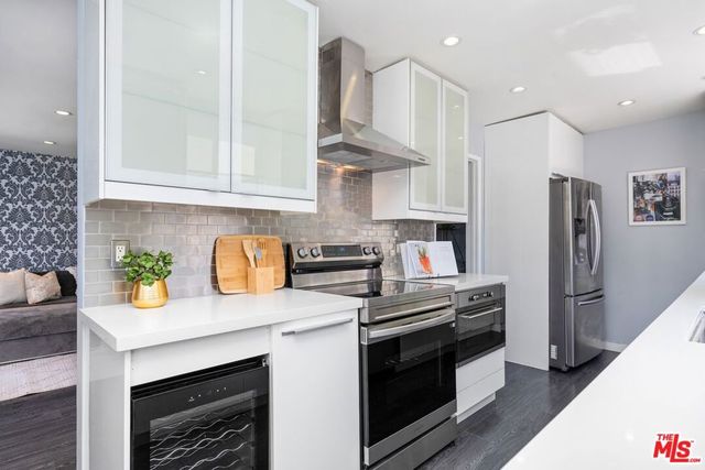 8530 HOLLOWAY Drive 311, West Hollywood, CA 90069