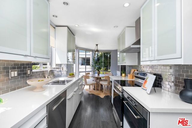 8530 HOLLOWAY Drive 311, West Hollywood, CA 90069