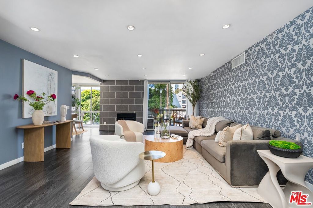 8530 HOLLOWAY Drive 311, West Hollywood, CA 90069