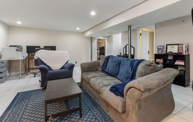 1932 Newcastle Avenue, Westchester, IL 60154