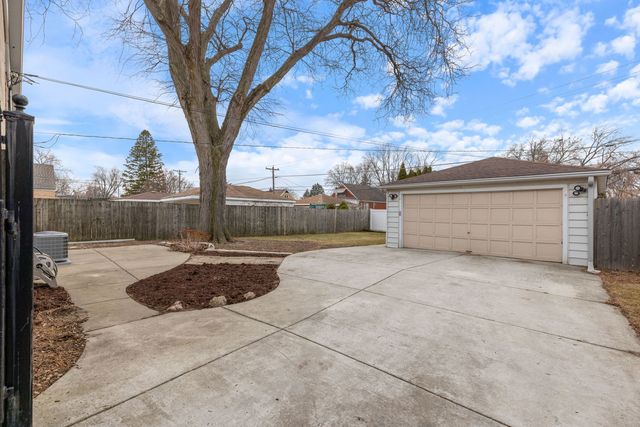 1932 Newcastle Avenue, Westchester, IL 60154