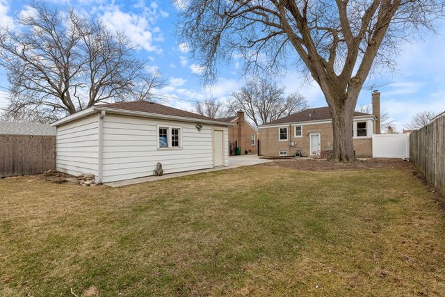 1932 Newcastle Avenue, Westchester, IL 60154