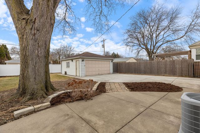 1932 Newcastle Avenue, Westchester, IL 60154