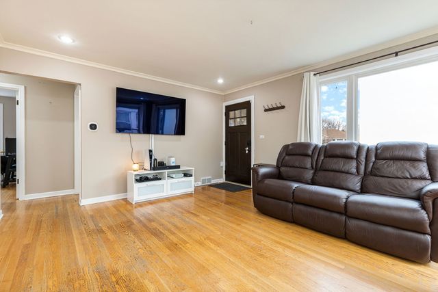 1932 Newcastle Avenue, Westchester, IL 60154