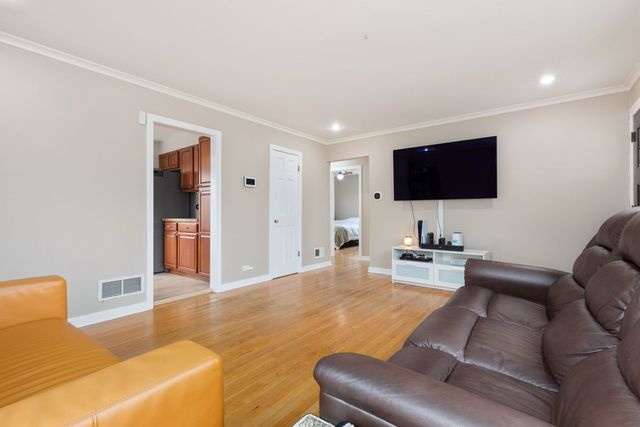 1932 Newcastle Avenue, Westchester, IL 60154