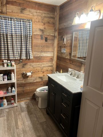 704 E 9th Street, Kemp, TX 75143