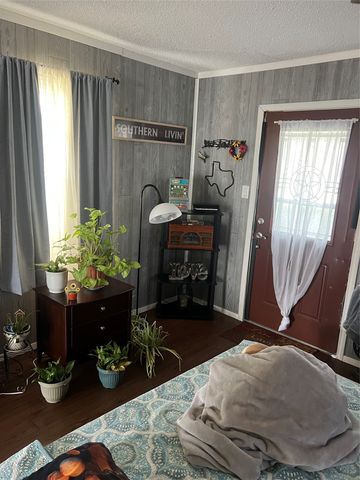 704 E 9th Street, Kemp, TX 75143