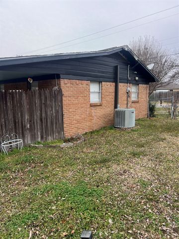 704 E 9th Street, Kemp, TX 75143