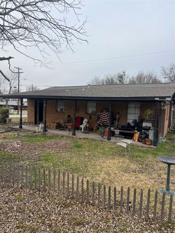 704 E 9th Street, Kemp, TX 75143
