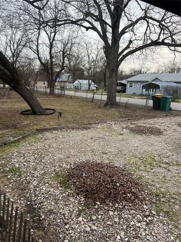 704 E 9th Street, Kemp, TX 75143