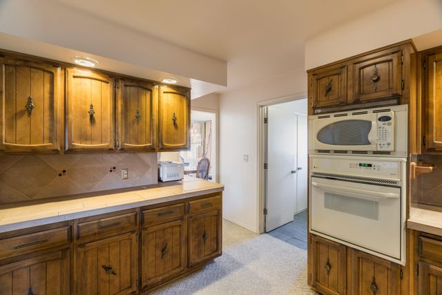 8632 La Sala Del Norte NE, Albuquerque, NM 87111