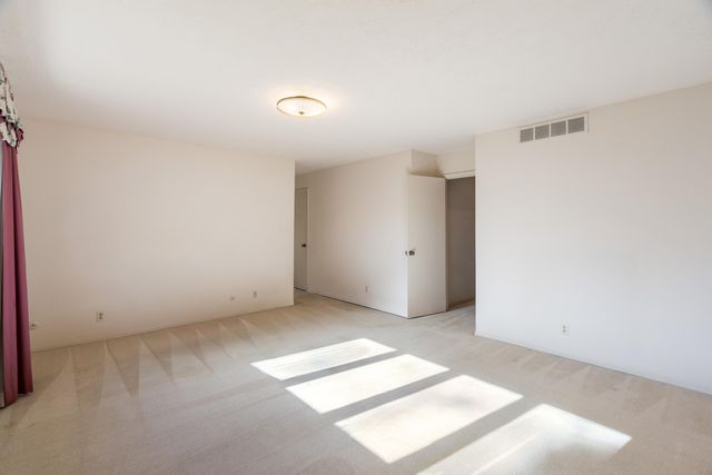 8632 La Sala Del Norte NE, Albuquerque, NM 87111