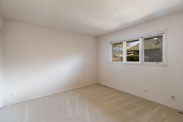 8632 La Sala Del Norte NE, Albuquerque, NM 87111