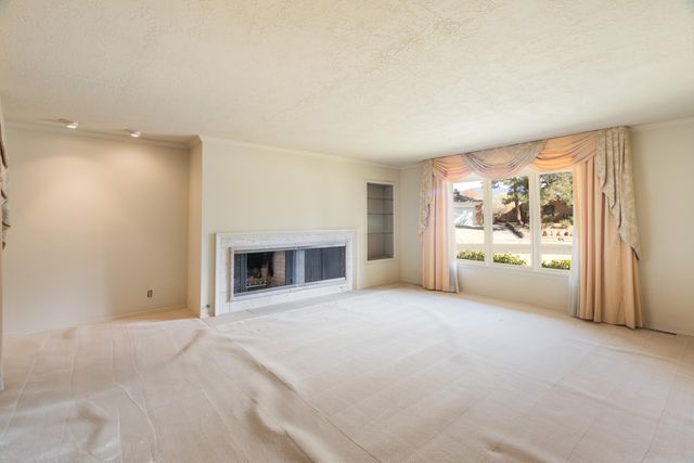 8632 La Sala Del Norte NE, Albuquerque, NM 87111