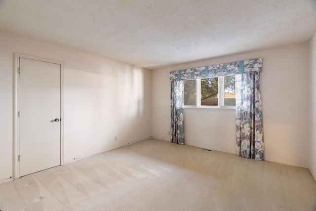 8632 La Sala Del Norte NE, Albuquerque, NM 87111