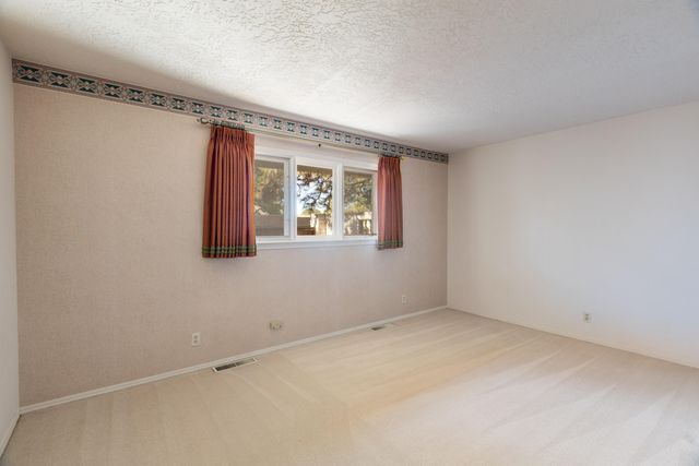 8632 La Sala Del Norte NE, Albuquerque, NM 87111