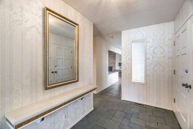 8632 La Sala Del Norte NE, Albuquerque, NM 87111