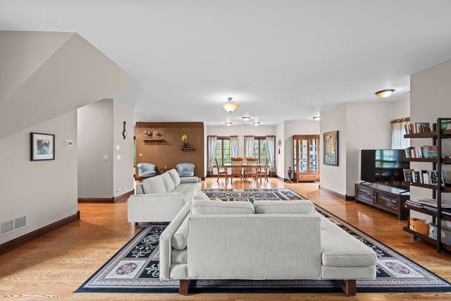 27147 N Chevy Chase Road, Mundelein, IL 60060
