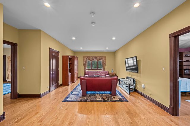 27147 N Chevy Chase Road, Mundelein, IL 60060