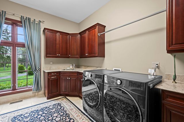 27147 N Chevy Chase Road, Mundelein, IL 60060