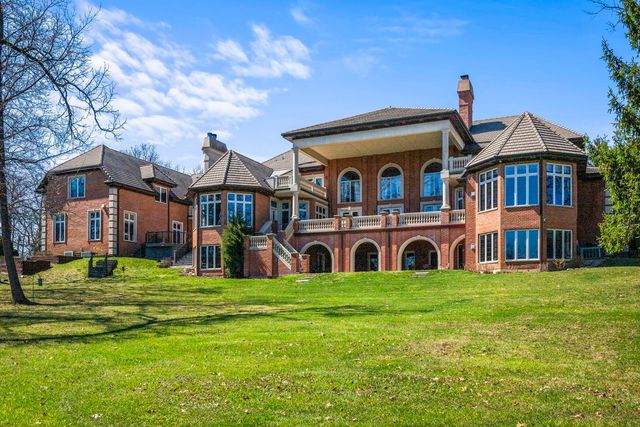 27147 N Chevy Chase Road, Mundelein, IL 60060