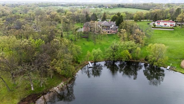 27147 N Chevy Chase Road, Mundelein, IL 60060