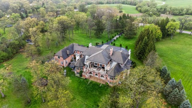 27147 N Chevy Chase Road, Mundelein, IL 60060