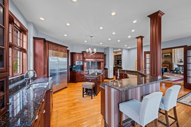 27147 N Chevy Chase Road, Mundelein, IL 60060