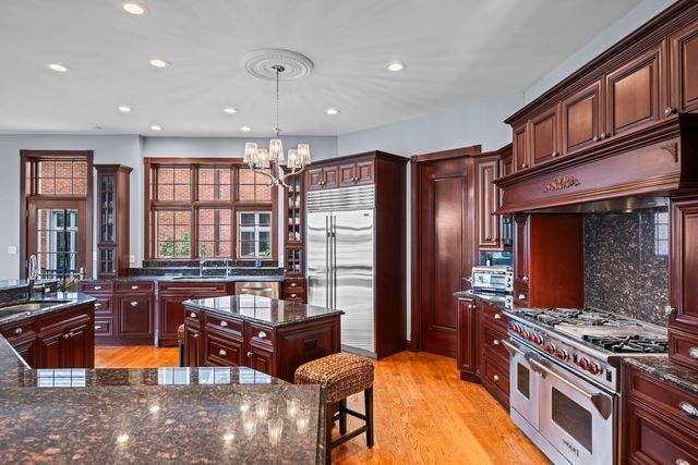 27147 N Chevy Chase Road, Mundelein, IL 60060