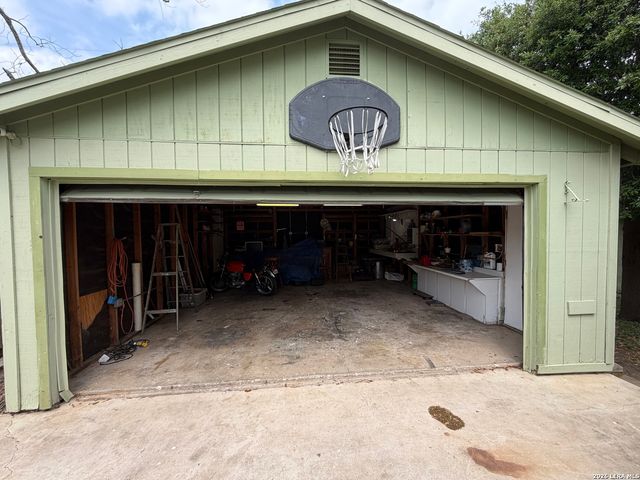 3247 Lasses, San Antonio, TX 78223