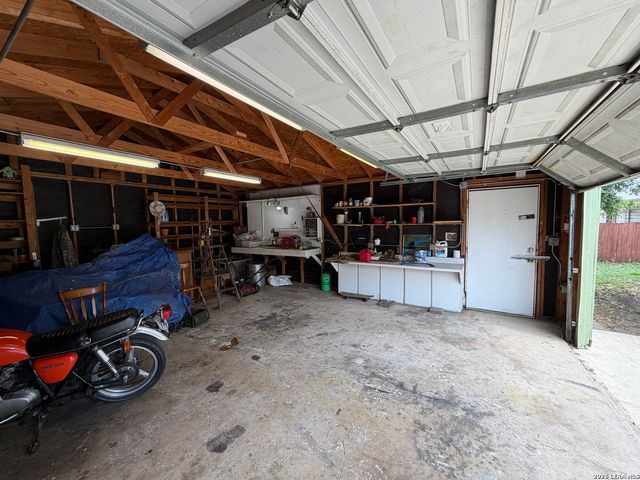3247 Lasses, San Antonio, TX 78223