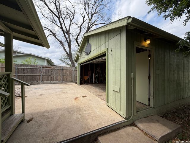 3247 Lasses, San Antonio, TX 78223