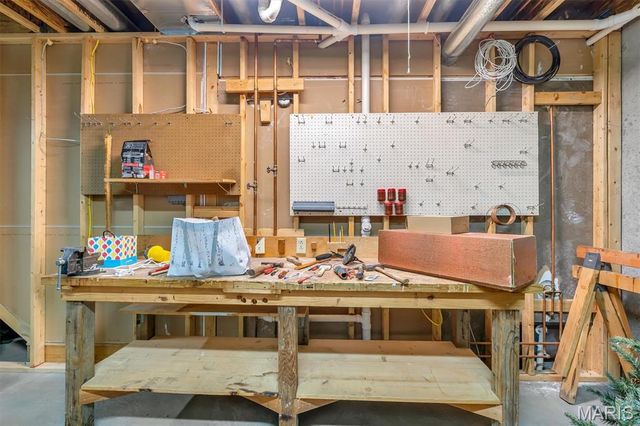 811 Stone Meadow Drive, Chesterfield, MO 63005