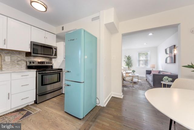 2110 SUITLAND TER SE, Washington, DC 20020